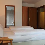 Zur Linde Гостевой дом 3*