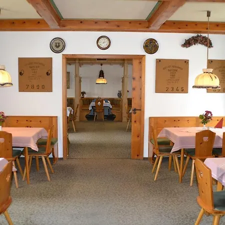 Pensión Zur Linde 3*
