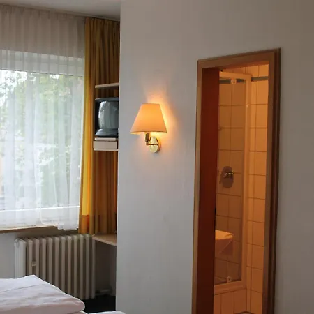 Pensión Zur Linde 3*
