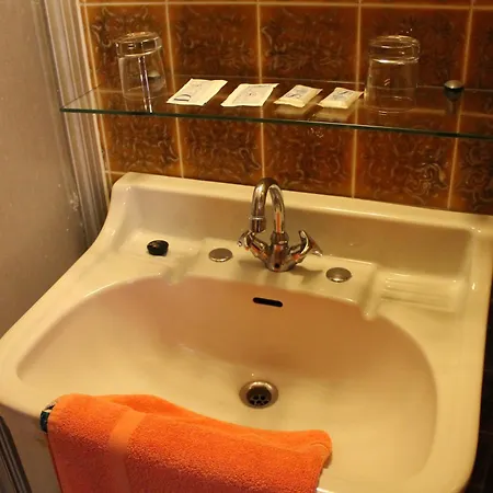 Zur Linde Pensión 3*